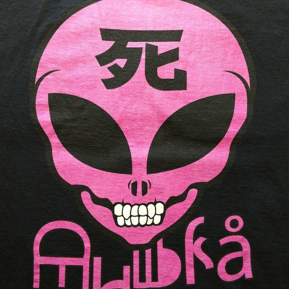 MNWKA Alien Spell Out Logo T-shirt